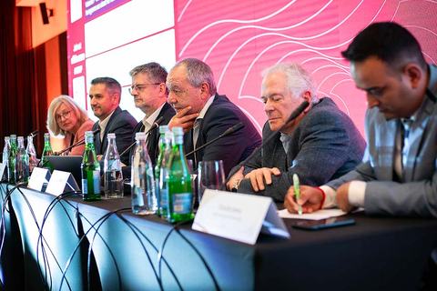04 10 23 Conferece 073